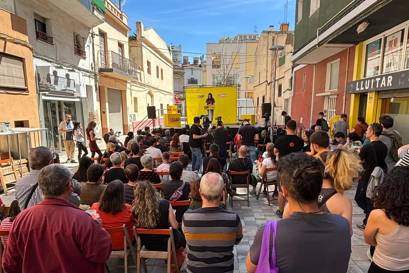 La Festa de la Unitat Popular celebra la tercera edició a Vilafranca amb una calçotada