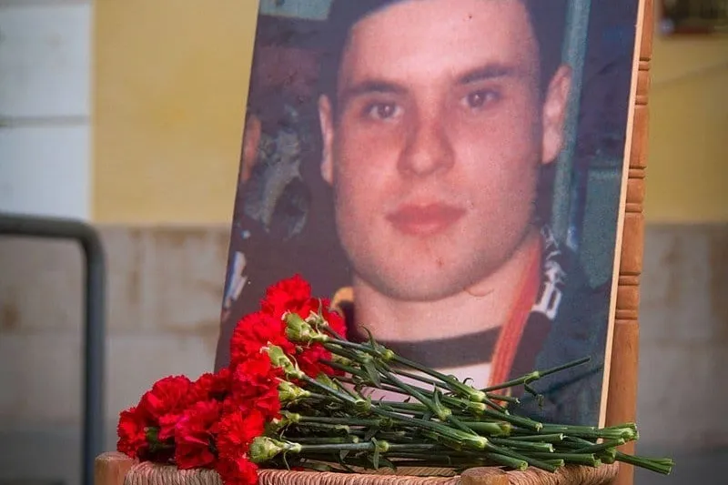 Vilanova dona nom a uns jardins en memòria de Guillem Agulló, dotze anys després d'aprovar-ho