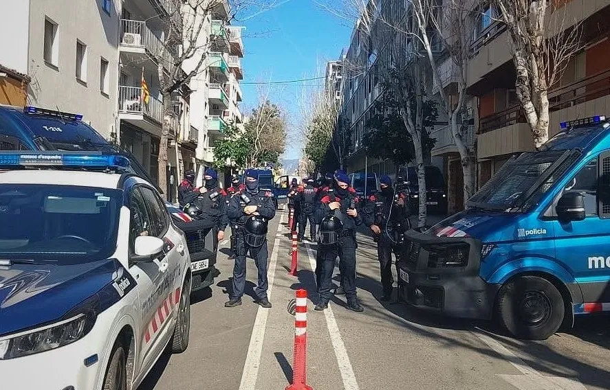 La pressió popular i un error de protocol frenen el desnonament d'una dona de 89 anys a Vilanova