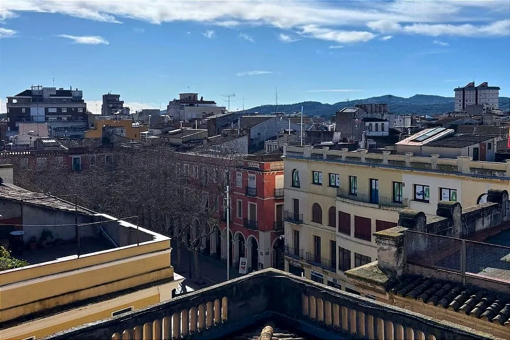 Qui mou els ajuntaments del Penedès contra els pisos buits?