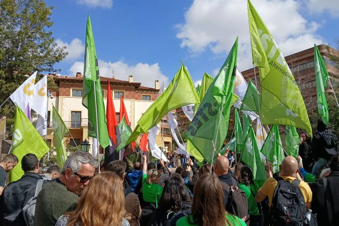 «Això no s'acaba: vaga, vaga i vaga!»: els docents rebutgen l'acord minoritari